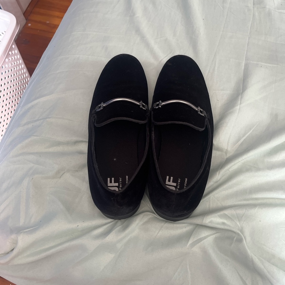 This is Jf Ferrari black dress shoes size 8.5